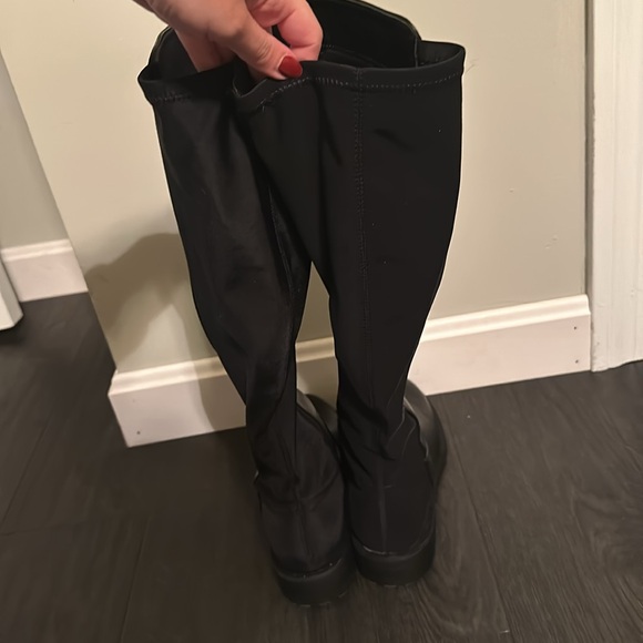 Tall leather boots - Picture 4 of 4